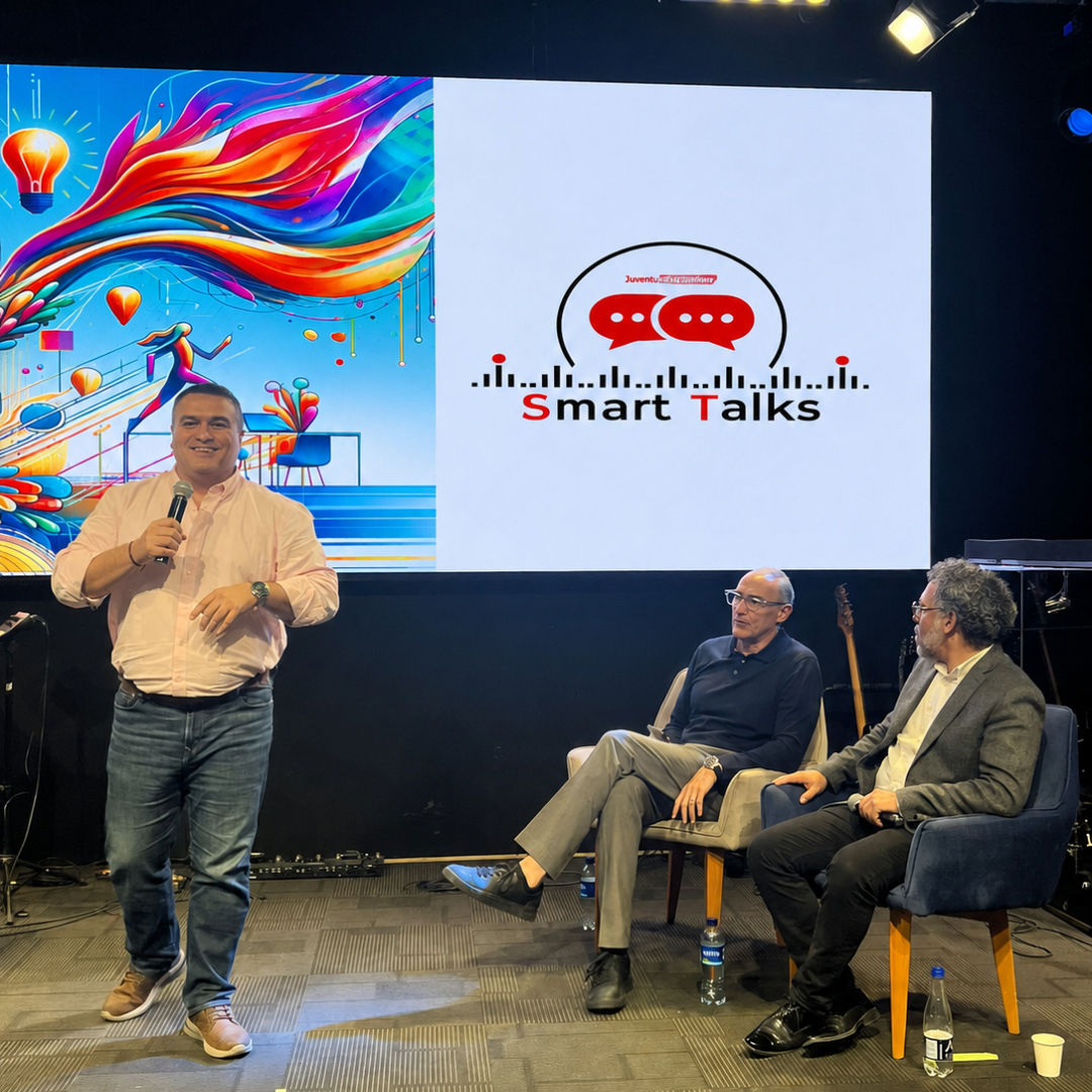 Conversatorio Smart Talks moderado frente a una audiencia